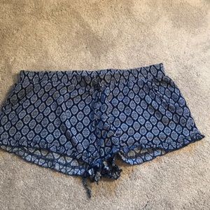 Scallop bottom shorts